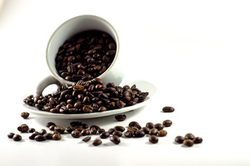 Fototapeta na wymiar Coffee beans isolated with a white background