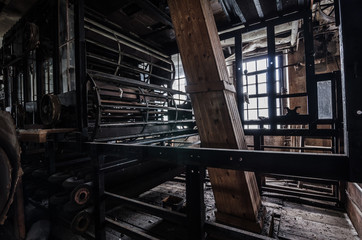 verlassene spinnerei und schacht