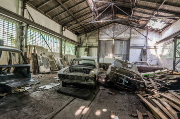 Fototapeta na wymiar halle mit alten autos