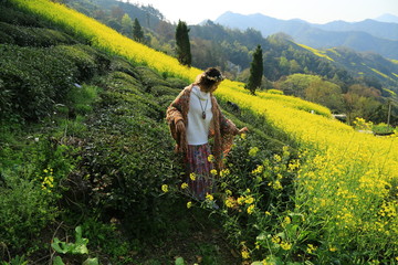 女孩皖南 油菜花 