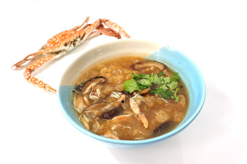 Braised fish maw in red gravy abalone mushroom with steamed crab