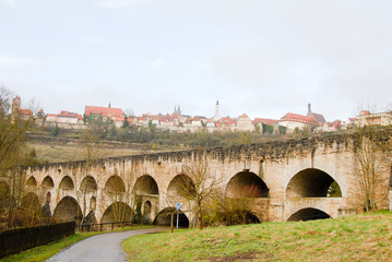 Obraz premium ロマンチック街道沿いの街 ローテンブルク・オプ・デア・タウバーの二重橋（ドッペル橋） （ドイツ・ローテンブルク）