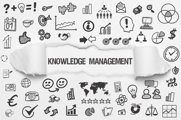 Knowledge Management / weißes Papier mit Symbole