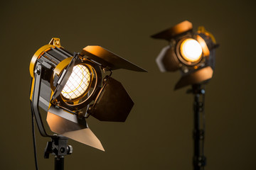 Obraz premium Two halogen spotlights with Fresnel lenses. Shooting in the Studio or in the interior. TV, movies, photos