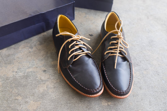 Men's classic brown leather shoes