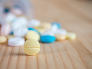Obraz na płótnie Canvas Closeup group of medicine pill 4