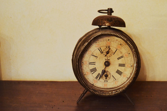 orologio antico che non segna il tempo