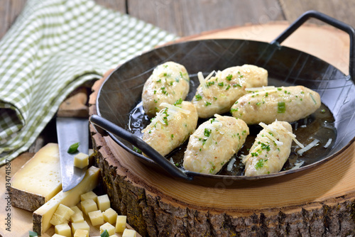 &amp;quot;Deftige Südtiroler Kasnocken mit gebräunter Butter und Parmesen ...