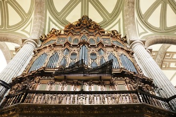 El órgano de una iglesia católica
