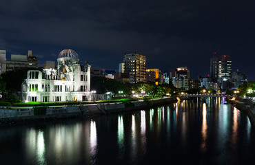 Fototapeta na wymiar Atomic bomb dome in Hiroshima