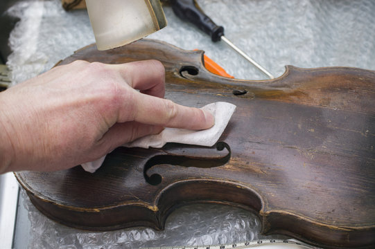 Removing Dust From Violin