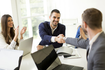 Fototapeta na wymiar Business people shaking hands, finishing up a meeting