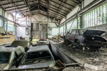 viele alte verlassene autos