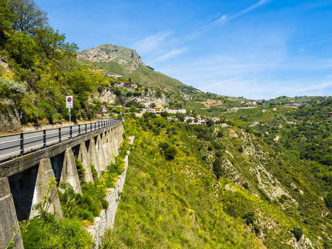 Blick &uuml;ber die Berge Lumbia Petralia bei Toarmina, Castelmonia, Sizilien, Italien