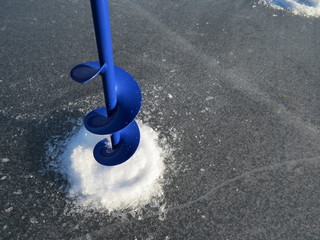 Ice auger