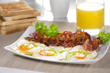 Fried egg with a bacon