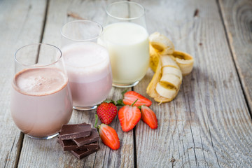 Sélection de lait aromatisé - fraise, chocolat, banane