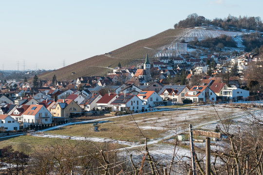 Ortschaft Grunbach in Deutschland mit Weinberg