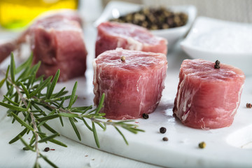 Schweinefilet medaillons (roh)