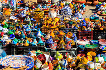 Fototapeta na wymiar Colorful ceramic souvenirs in a shop in Morocco