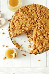 Apple toffee cake with crumble