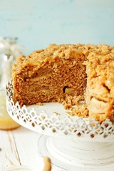 Apple toffee cake with crumble