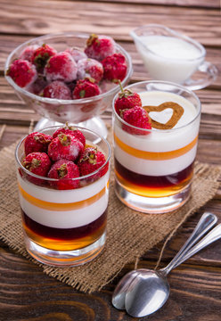 Layered jelly dessert with strawberries
