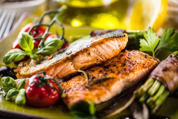 Frische bio Lachsfilet gericht