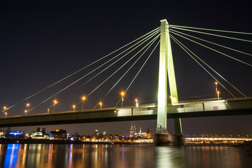 Fototapeta na wymiar Severinsbrücke in Köln