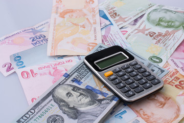  American dollar banknotes and Turksh Lira banknotes side by sid