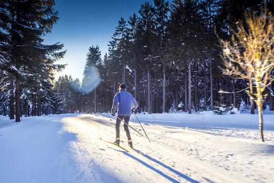 Langlaufen in Winterlandschaft