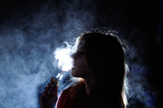 elfbar nachfüll pod läuft aus E-Smoker Images – Browse 80 Stock Photos, Vectors, and Video