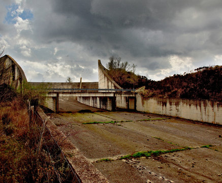 Dam abandoned