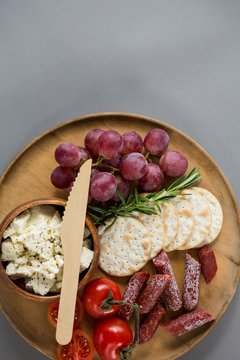 Crispy biscuits, cherry tomatoes, grapes