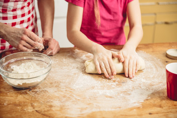Obraz na płótnie Canvas Little girl kneading pizza dough