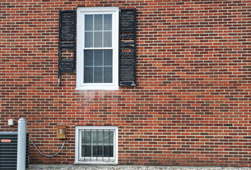 Naklejka premium close up on damaged window shutter on brick wall