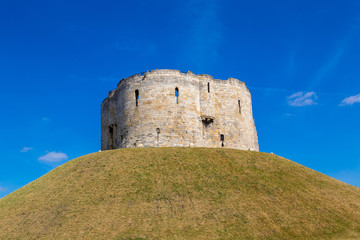 Fototapeta na wymiar Cliffords Tower in York in England