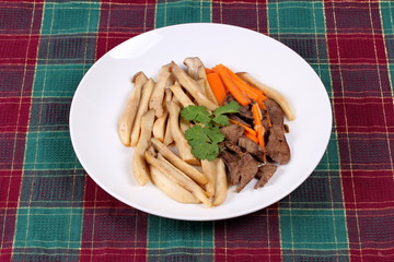 Fried eryngii mushroom with pork liver and carrot.