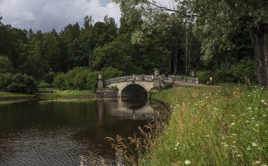 Fototapeta na wymiar Павловск. Висконтиев мост.