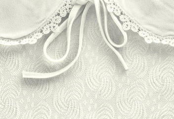 detail of white collar with lace