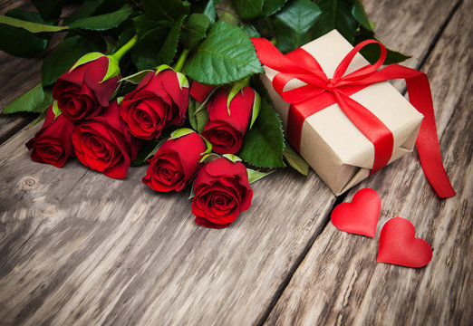 Red roses and gift box