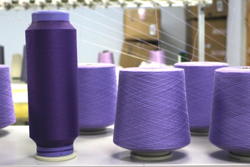 yarn to the knitting machine