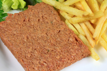 filet américain et frites 