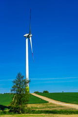 Fototapeta na wymiar Windenergieanlage an einem Getreidefeld