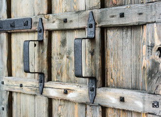 Handle on the old wooden door