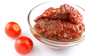 dried tomatoes in olive oil
