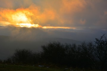 Sunrise in the Polish mountains. Fot. Konrad Filip Komarnicki / EAST NEWS Krynica - Zdroj 17.12.2014 Wschod slonca na krynickim wzgorzu.