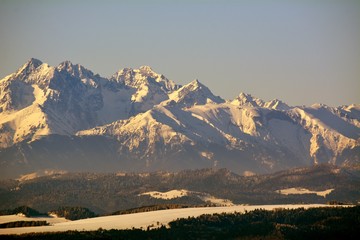 Tatra Mountains. Fot. Konrad Filip Komarnicki / EAST NEWS Krynica - Zdroj 08.02.2015 Tatry o poranku widoczne z Wierchomli.