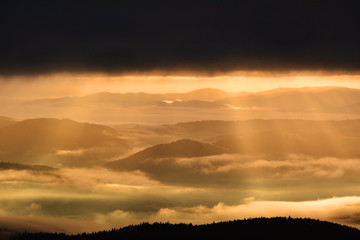 Sunrise in the Polish mountains. Fot. Konrad Filip Komarnicki / EAST NEWS Krynica - Zdroj 28.12.2015 Wschod slonca na Jaworzynie Krynickiej.
