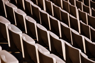 Lehre Stuhlreihen im Stadion von Barcelona